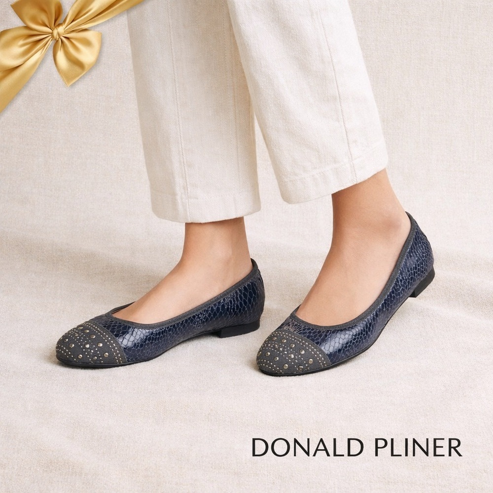 Donald J Pliner Blue Snakeskin Embossed Studded Toe Flats - Women’s 7.5